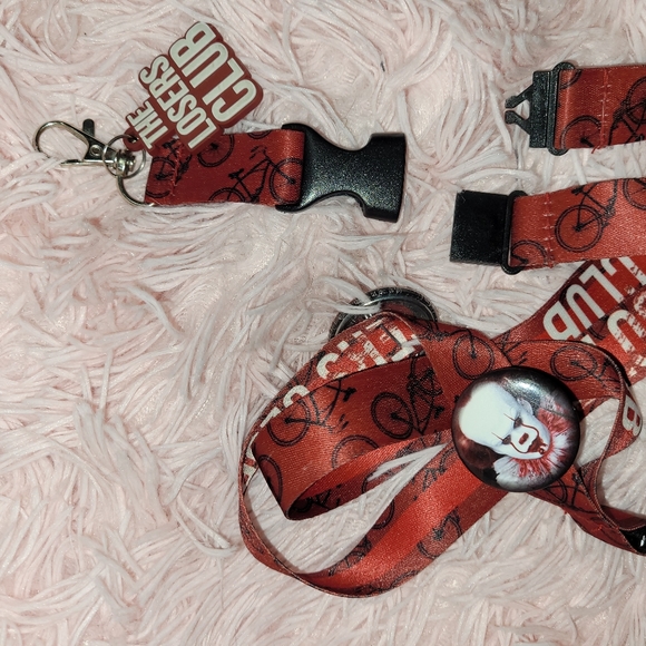 Pennywise Lanyard w/ collectable pins - Picture 2 of 4